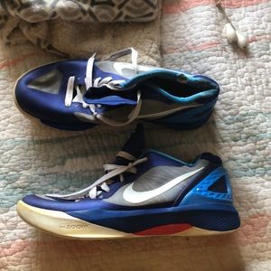 SIZE EIGHT NIKE VOLLEYBALL SHOES